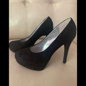 Black platform 4” heels